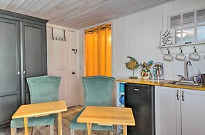 5 Mi to Rockport Beach Park: Studio w/ Porch!