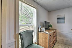 5 Mi to Rockport Beach Park: Studio w/ Porch!