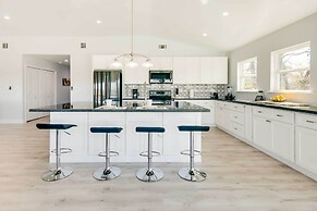 Spacious San Jacinto River Home w/ Waterfront Deck