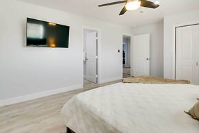 Spacious San Jacinto River Home w/ Waterfront Deck