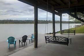 Spacious San Jacinto River Home w/ Waterfront Deck