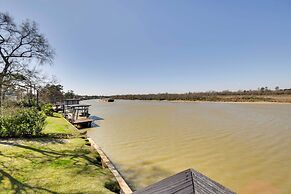 Spacious San Jacinto River Home w/ Waterfront Deck