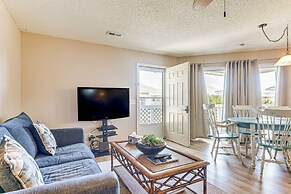 Walk to Beach: North Myrtle Condo!