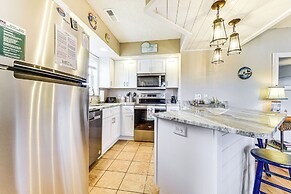 Walk to Beach: North Myrtle Condo!