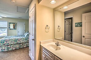 Walk to Beach: North Myrtle Condo!