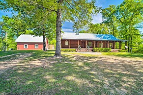 Rustic Woodville Getaway With Pool & Guest House