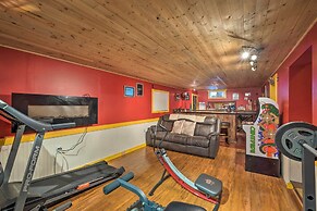 Stylish Suburban Getaway, 10 Miles to Royal Mtn!