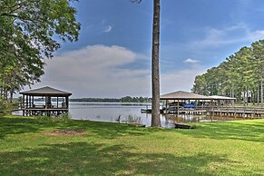 Cozy Lakefront Benton Home ~ 20 Mi to Shreveport!