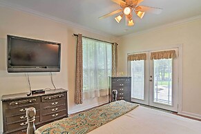 Cozy Lakefront Benton Home ~ 20 Mi to Shreveport!