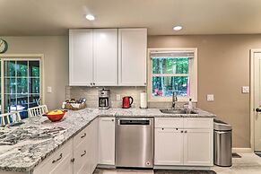 Sunroom, Fire Pit + Sauna: Lake Locust Village Gem