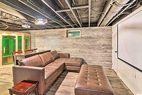 Sunroom, Fire Pit + Sauna: Lake Locust Village Gem