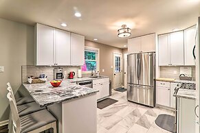 Sunroom, Fire Pit + Sauna: Lake Locust Village Gem