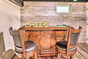 Sunroom, Fire Pit + Sauna: Lake Locust Village Gem