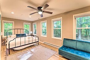 Sunroom, Fire Pit + Sauna: Lake Locust Village Gem