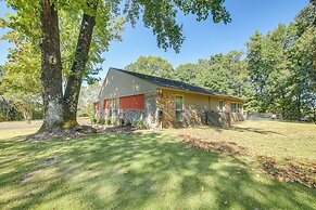 Sunroom, Fire Pit + Sauna: Lake Locust Village Gem