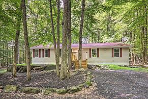 Sunroom, Fire Pit + Sauna: Lake Locust Village Gem