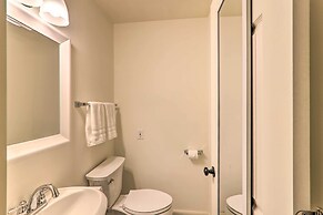 Sunroom, Fire Pit + Sauna: Lake Locust Village Gem