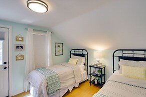 Family Home, 1 Block to Lake Michigan Beach!