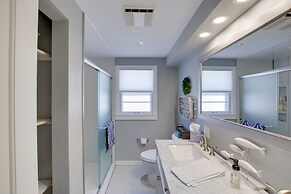 Family Home, 1 Block to Lake Michigan Beach!