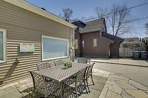 Family Home, 1 Block to Lake Michigan Beach!