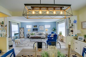 Family Home, 1 Block to Lake Michigan Beach!