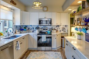 Family Home, 1 Block to Lake Michigan Beach!