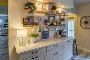 Family Home, 1 Block to Lake Michigan Beach!