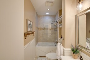 Family Home, 1 Block to Lake Michigan Beach!