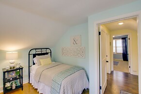 Family Home, 1 Block to Lake Michigan Beach!