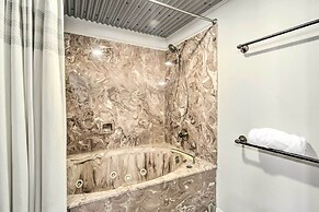 Dog-friendly Kingsland Rental on Lake Lbj!