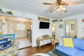 Cozy Cottage w/ Patio < 2 Mi to Rockport Beach!