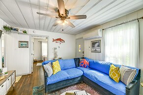 Cozy Cottage w/ Patio < 2 Mi to Rockport Beach!