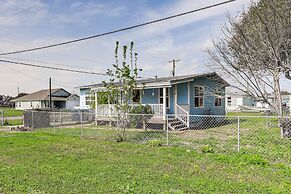 Cozy Cottage w/ Patio < 2 Mi to Rockport Beach!