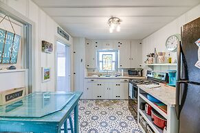 Cozy Cottage w/ Patio < 2 Mi to Rockport Beach!
