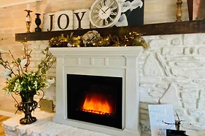 Upscale Cottage With Furnished Lake-view Deck!