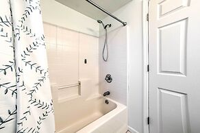 Bellaire Home w/ Game Room & On-site Snow Trails!