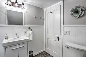 Pet-friendly Home - 1/2 Mi to Downtown Willoughby!