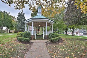 Pet-friendly Home - 1/2 Mi to Downtown Willoughby!