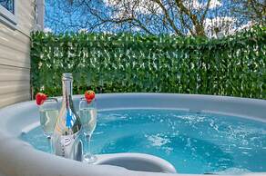 Tattershall Lakes Private Hot Tub Lodge - Sleeps 6