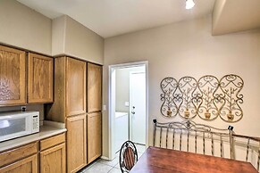 7 Mi to Mill Ave: Bbq-ready Mesa Townhouse
