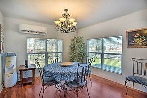 Deck, Grill & Yard: Pet-friendly Van Alstyne Gem!