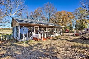 Deck, Grill & Yard: Pet-friendly Van Alstyne Gem!