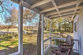 Deck, Grill & Yard: Pet-friendly Van Alstyne Gem!