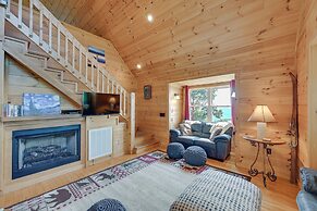 Warm & Cozy Cabin w/ Deck on Top of the Blue Ridge