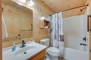 Warm & Cozy Cabin w/ Deck on Top of the Blue Ridge