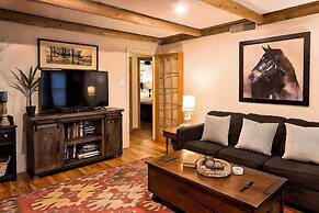 Pet-friendly Clovis Home: Yard, Pergola & Hot Tub