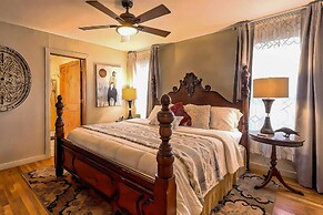 Pet-friendly Clovis Home: Yard, Pergola & Hot Tub