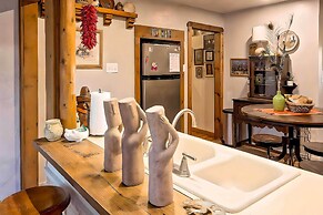 Pet-friendly Clovis Home: Yard, Pergola & Hot Tub