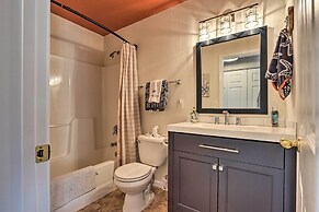 Lakefront Missouri Condo w/ Pool Access & Balcony