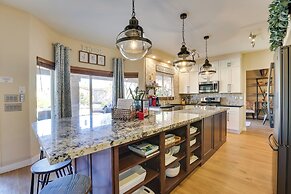 Outdoor Kitchen & Pool: Cave Creek Getaway